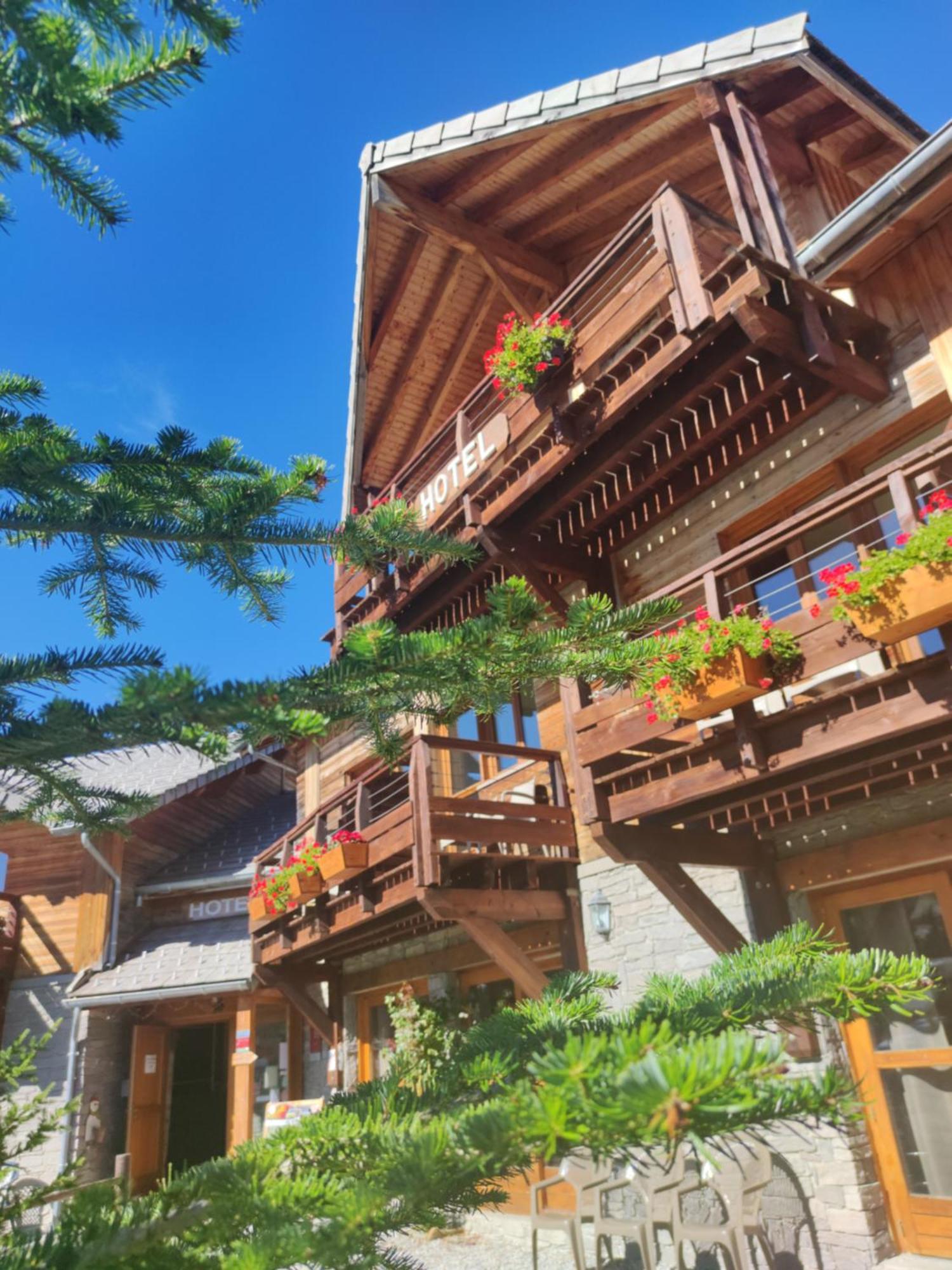 4 Hôtels Familiaux Incontournables dans les Hautes-Alpes